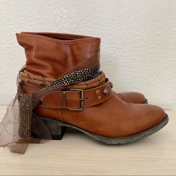 Steve Madden leather boots with iridescent beading - Picture 4 of 8